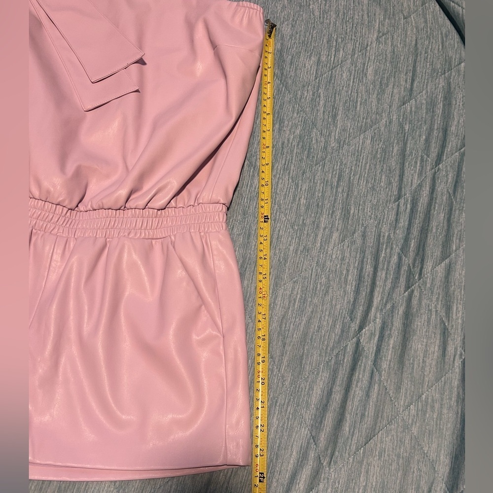 AMANDA UPRICHARD short romper. Size medium. - Picture 9 of 13